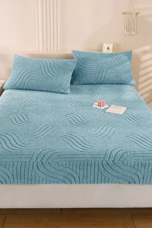 Простирадло на резинці + 2 наволочки